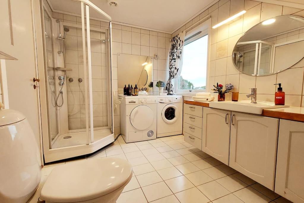Large Home In Sola Tananger Bagian luar foto