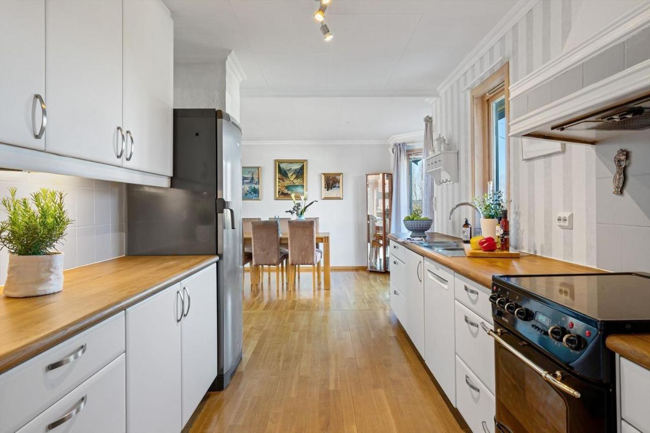 Large Home In Sola Tananger Bagian luar foto