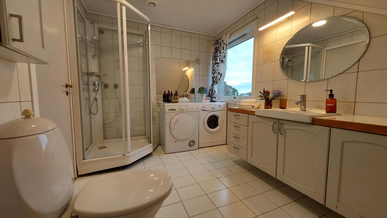 Large Home In Sola Tananger Bagian luar foto